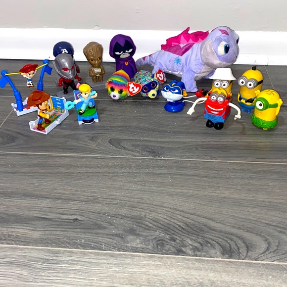 🦋Toy Bundle. Minion, Toy Story, Marvel and more - Picture 1 of 6